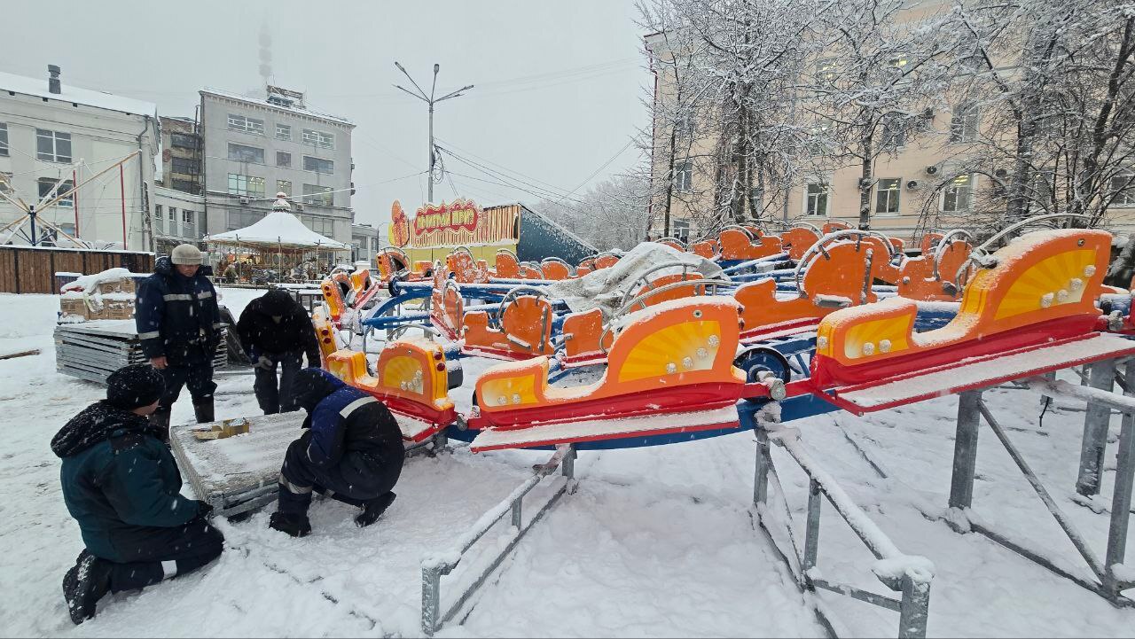 Весёлый и скоростной: в «Потешном дворе» устанавливают новый аттракцион! Весёлый и скоростной: в «Потешном дворе» устанавливают новый аттракцион!