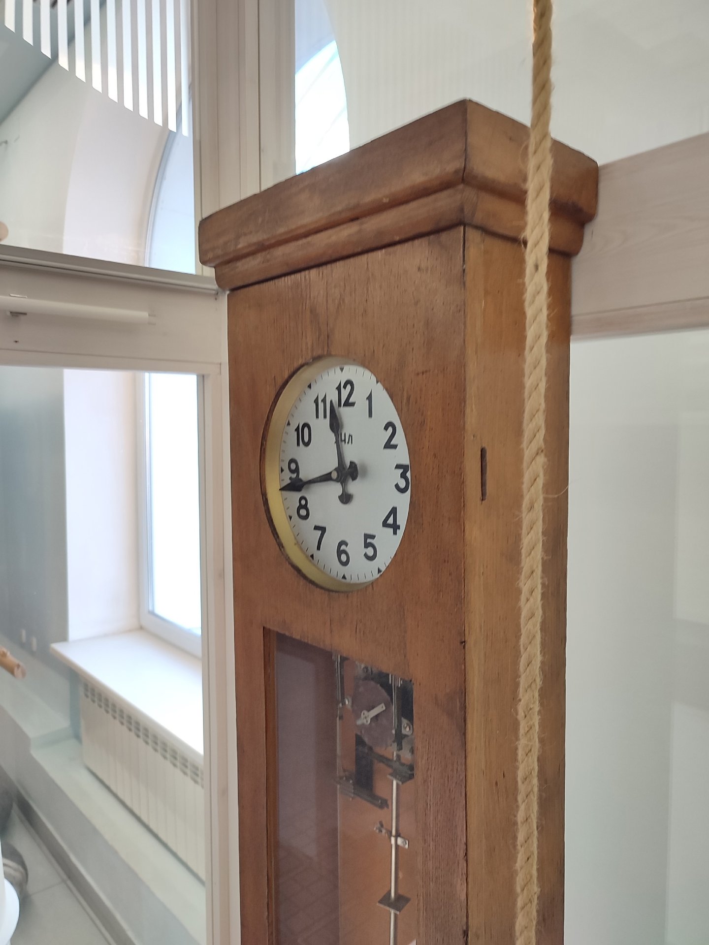 В постоянной экспозиции Северного морского музея появились часы с Жижгинского маяка В постоянной экспозиции Северного морского музея появились часы с Жижгинского маяка