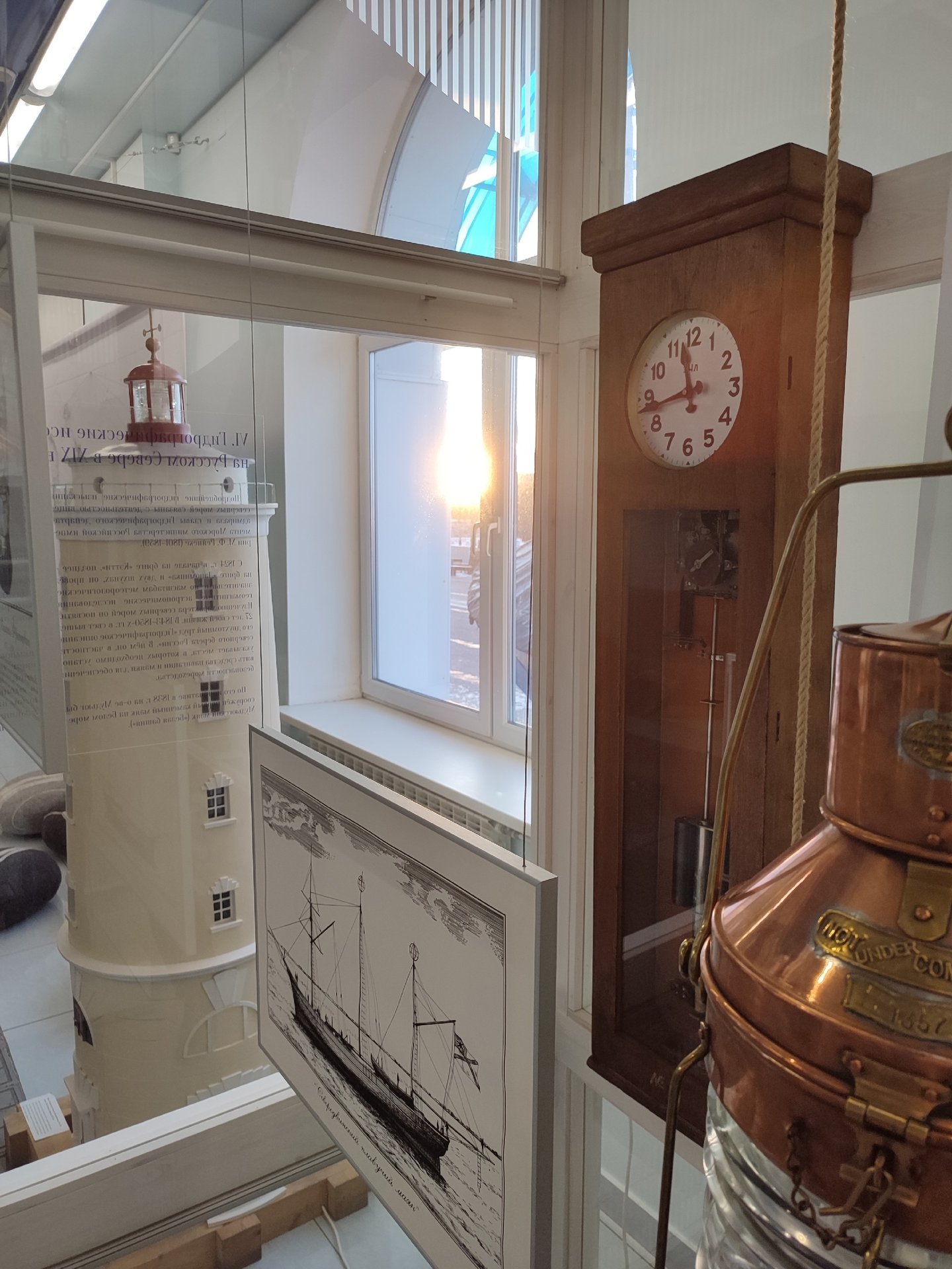 В постоянной экспозиции Северного морского музея появились часы с Жижгинского маяка В постоянной экспозиции Северного морского музея появились часы с Жижгинского маяка