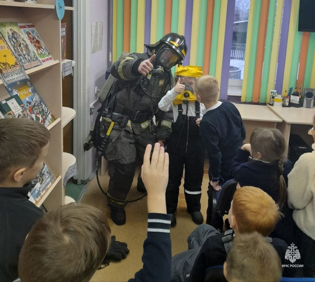 Учим детей пожарной безопасности Учим детей пожарной безопасности