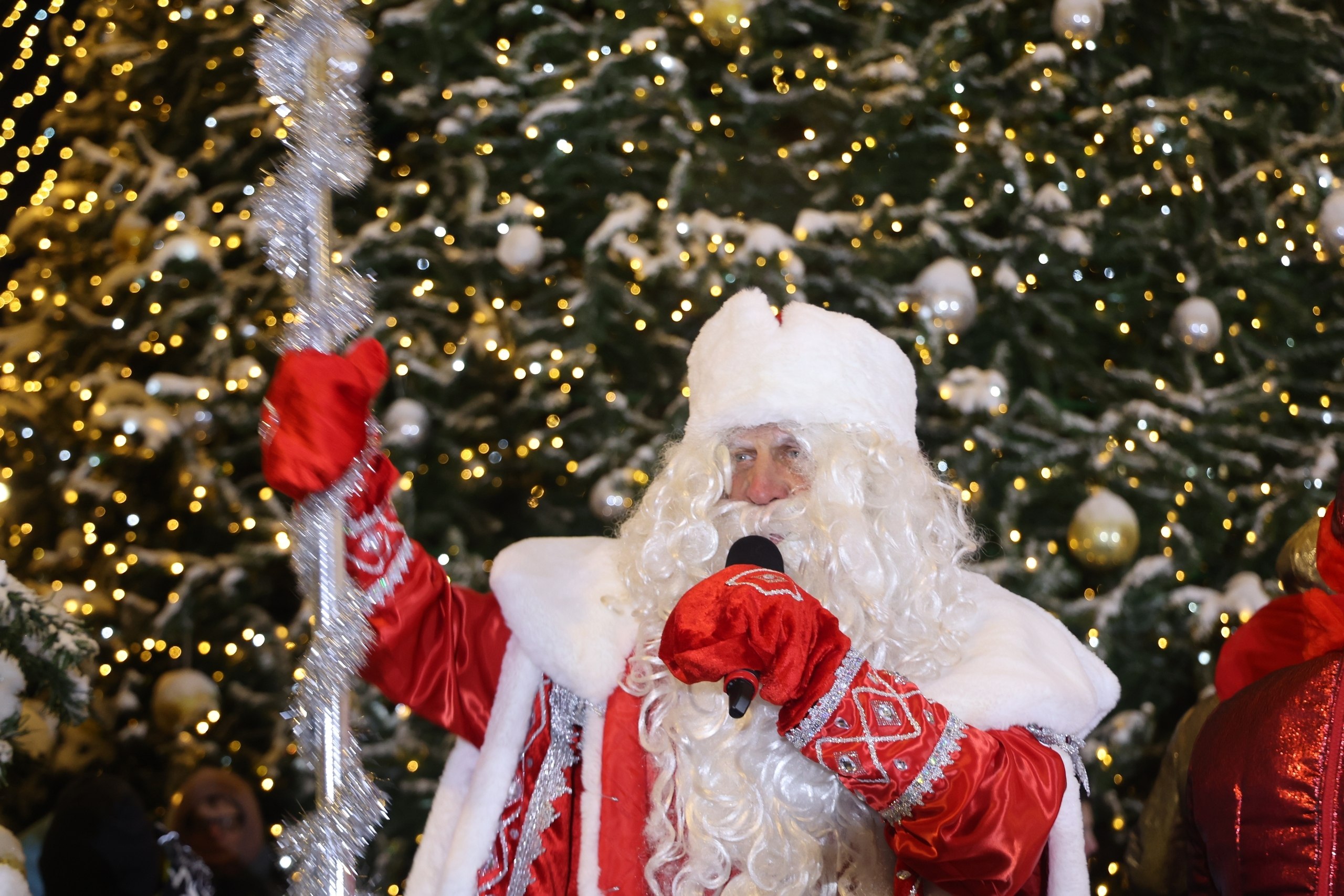 Сегодня на главной ёлке города зажгутся огни! Сегодня на главной ёлке города зажгутся огни!