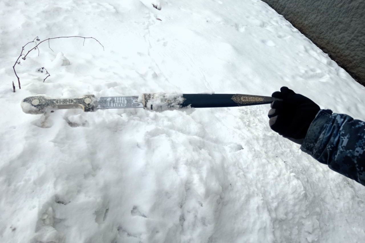 В Архангельске Росгвардия задержала вооружённого мужчину, атаковавшего бригаду скорой помощи В Архангельске Росгвардия задержала вооружённого мужчину, атаковавшего бригаду скорой помощи