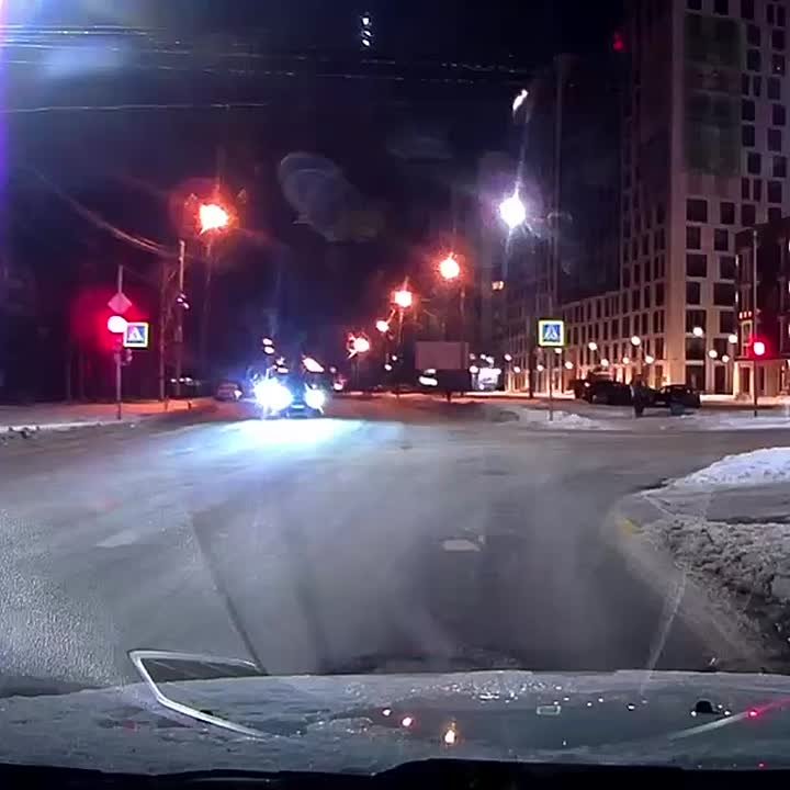 В соцсетях активно обсуждают неизвестный объект, который промелькнул в небе над Архангельском