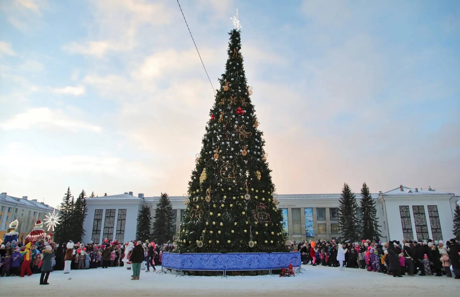 Игорь Арсентьев: Искренний смех и детское удивление сегодня на площади Победы, ведь на главной городской ёлке зажглись огни