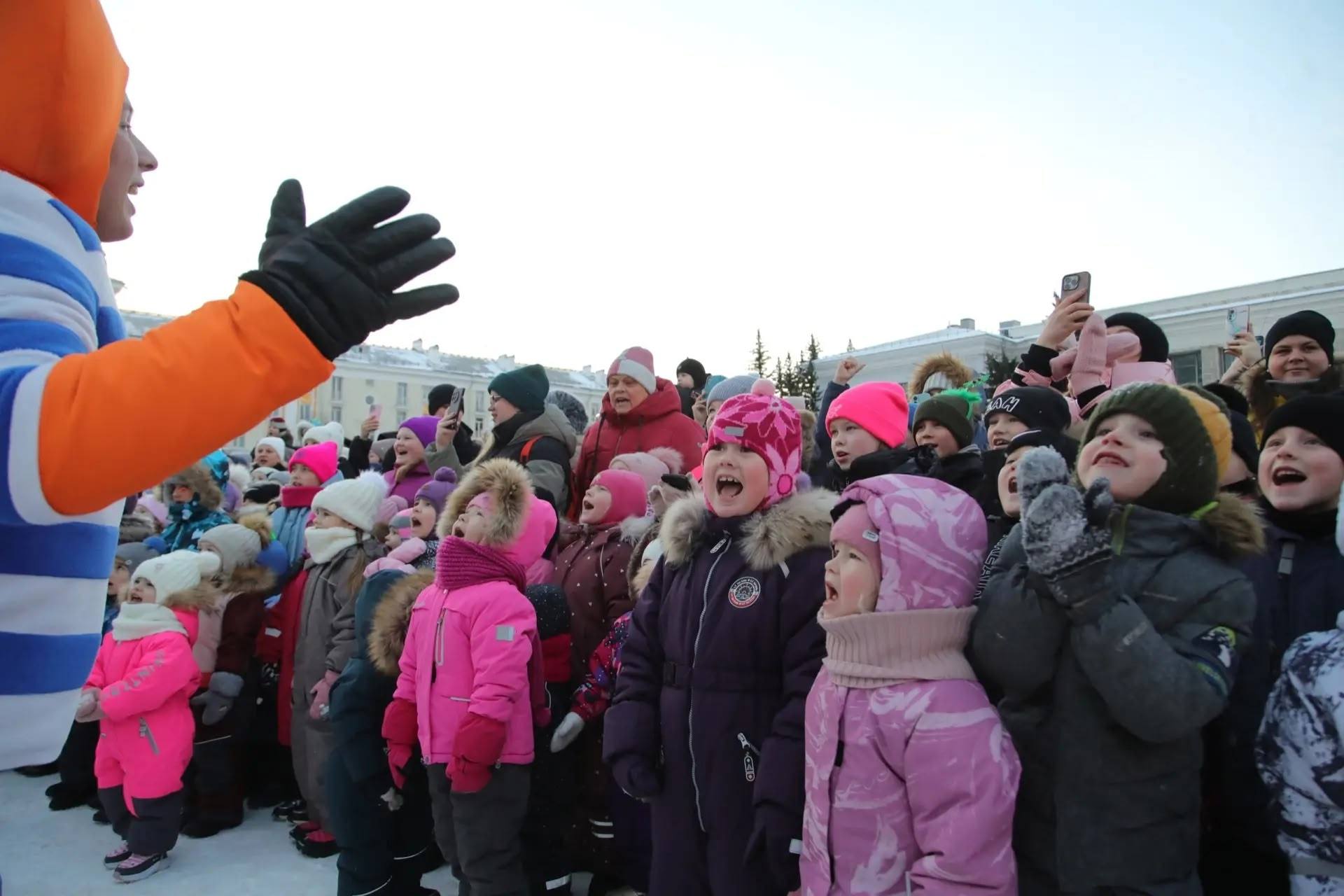 Игорь Арсентьев: Искренний смех и детское удивление сегодня на площади Победы, ведь на главной городской ёлке зажглись огни Игорь Арсентьев: Искренний смех и детское удивление сегодня на площади Победы, ведь на главной городской ёлке зажглись огни