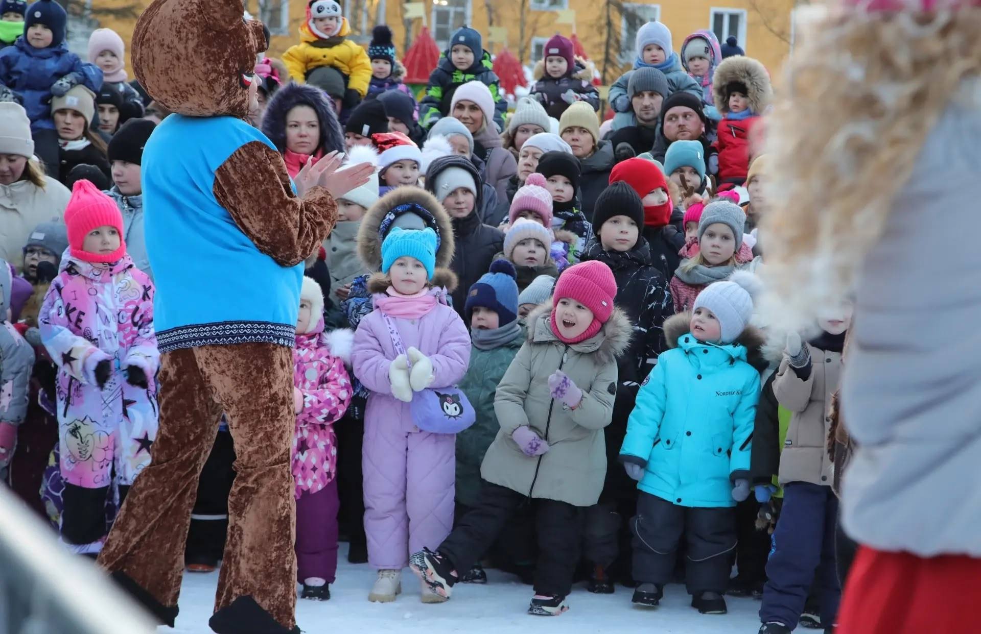Игорь Арсентьев: Искренний смех и детское удивление сегодня на площади Победы, ведь на главной городской ёлке зажглись огни Игорь Арсентьев: Искренний смех и детское удивление сегодня на площади Победы, ведь на главной городской ёлке зажглись огни