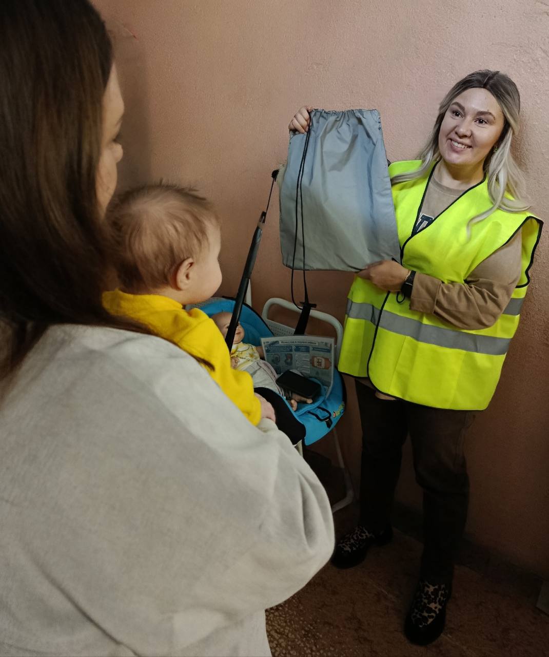 В детских поликлиниках поселка Вычегодский и г. Котласа инспектором по пропаганде БДД отдела Госавтоинспекции МО МВД России «Котласский» Светланой Илецкой и специалистом по профилактике ДДТТ Анной Невоструевой проведены... В детских поликлиниках поселка Вычегодский и г. Котласа инспектором по пропаганде БДД отдела Госавтоинспекции МО МВД России «Котласский» Светланой Илецкой и специалистом по профилактике ДДТТ Анной Невоструевой проведены...