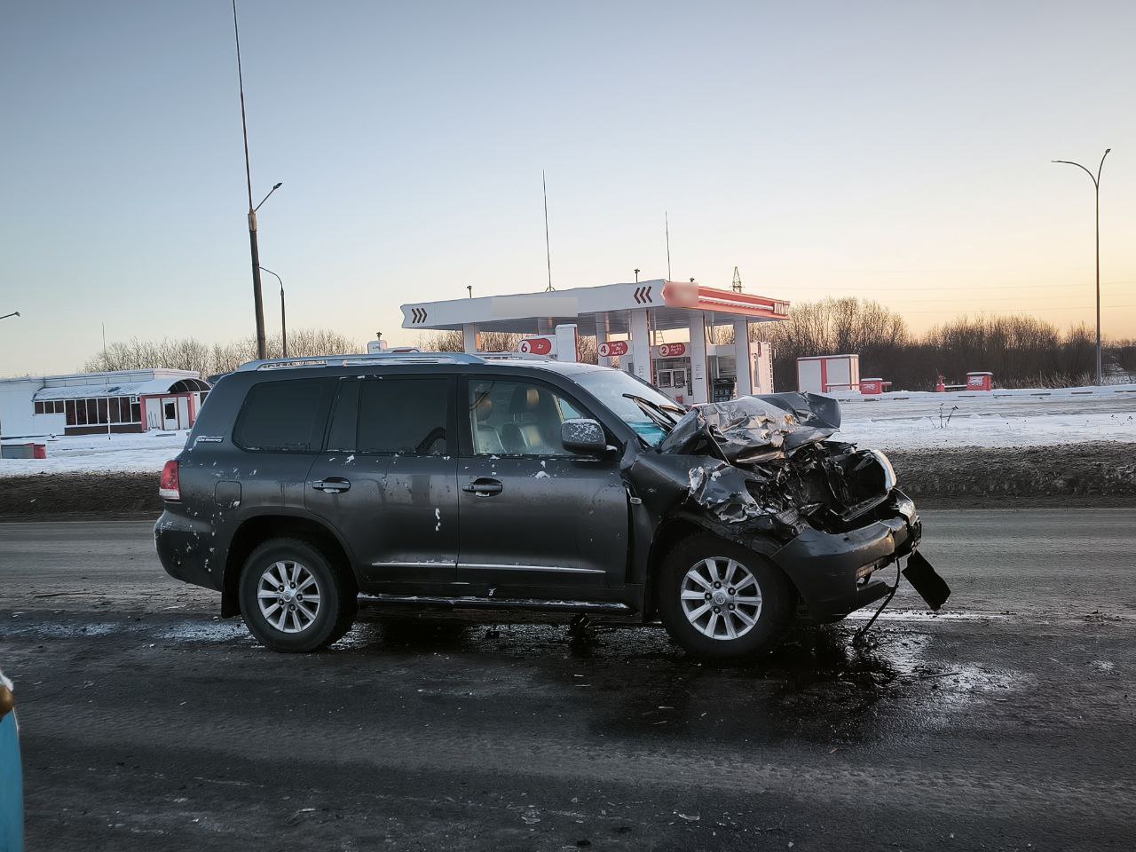 13 декабря около 12:40 в полицию поступило сообщение о столкновении двух транспортных средств в районе деревни Большая Корзиха 13 декабря около 12:40 в полицию поступило сообщение о столкновении двух транспортных средств в районе деревни Большая Корзиха