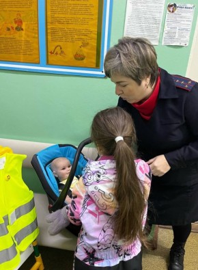 В детских поликлиниках поселка Вычегодский и г. Котласа инспектором по пропаганде БДД отдела Госавтоинспекции МО МВД России «Котласский» Светланой Илецкой и специалистом по профилактике ДДТТ Анной Невоструевой проведены...