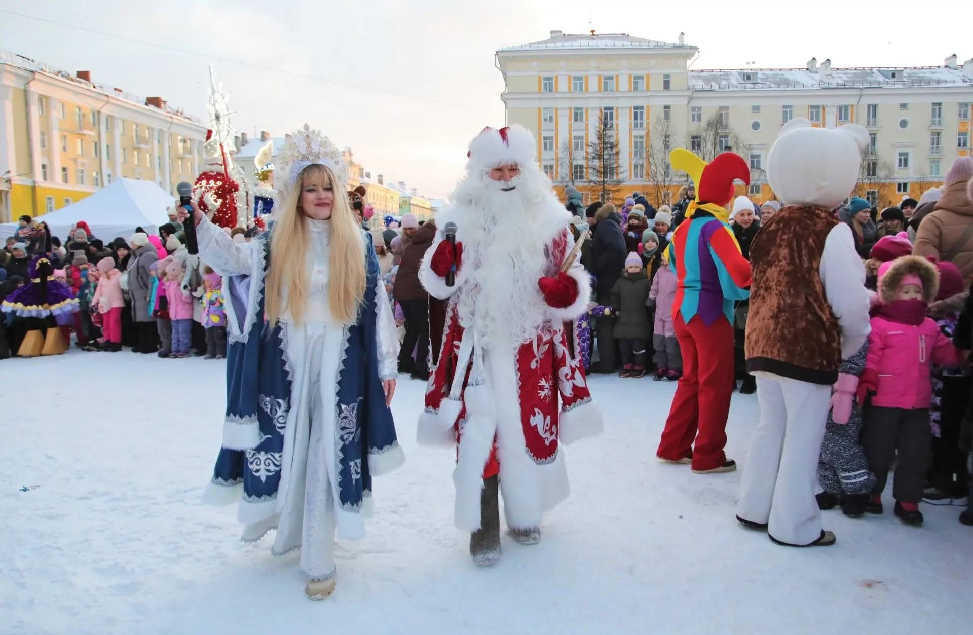 Игорь Арсентьев: Искренний смех и детское удивление сегодня на площади Победы, ведь на главной городской ёлке зажглись огни Игорь Арсентьев: Искренний смех и детское удивление сегодня на площади Победы, ведь на главной городской ёлке зажглись огни