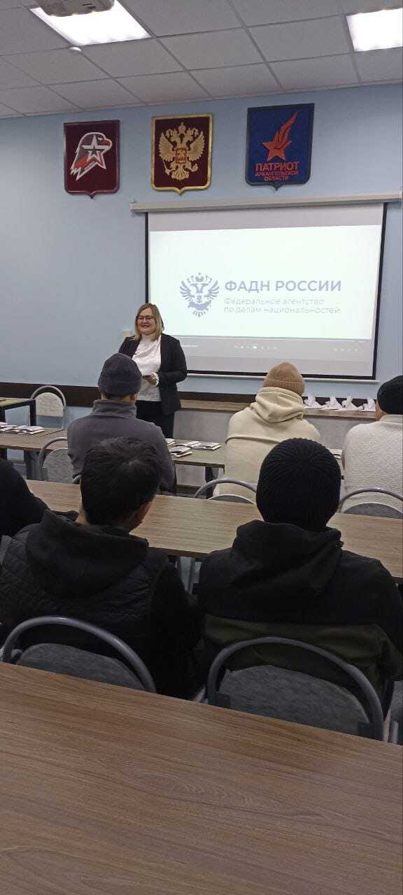 Сотрудники городской администрации и отдела по вопросам миграции УМВД России провели лекции для иностранных граждан Сотрудники городской администрации и отдела по вопросам миграции УМВД России провели лекции для иностранных граждан