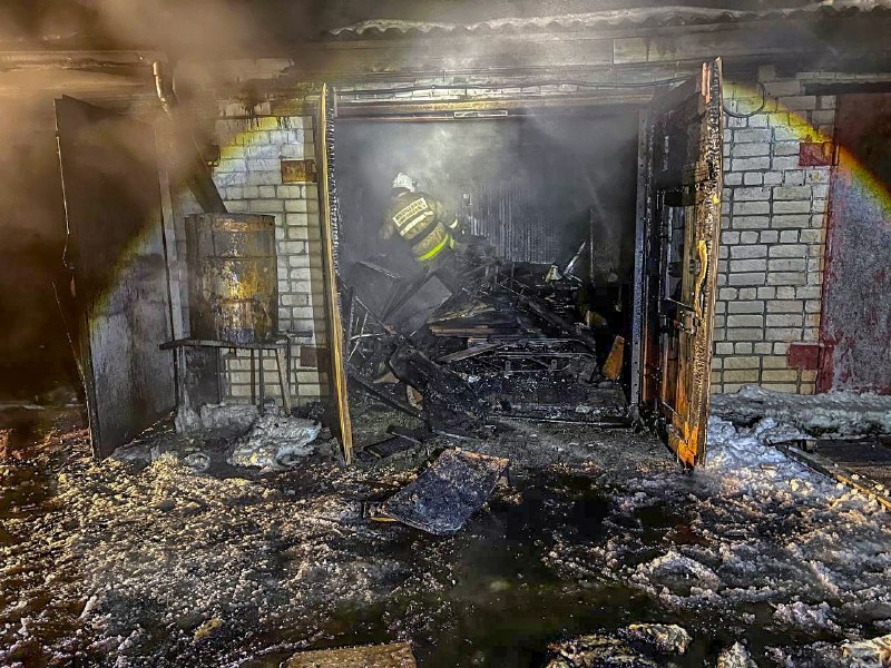 Крупный пожар в гаражном кооперативе произошёл в Котласском округе Крупный пожар в гаражном кооперативе произошёл в Котласском округе