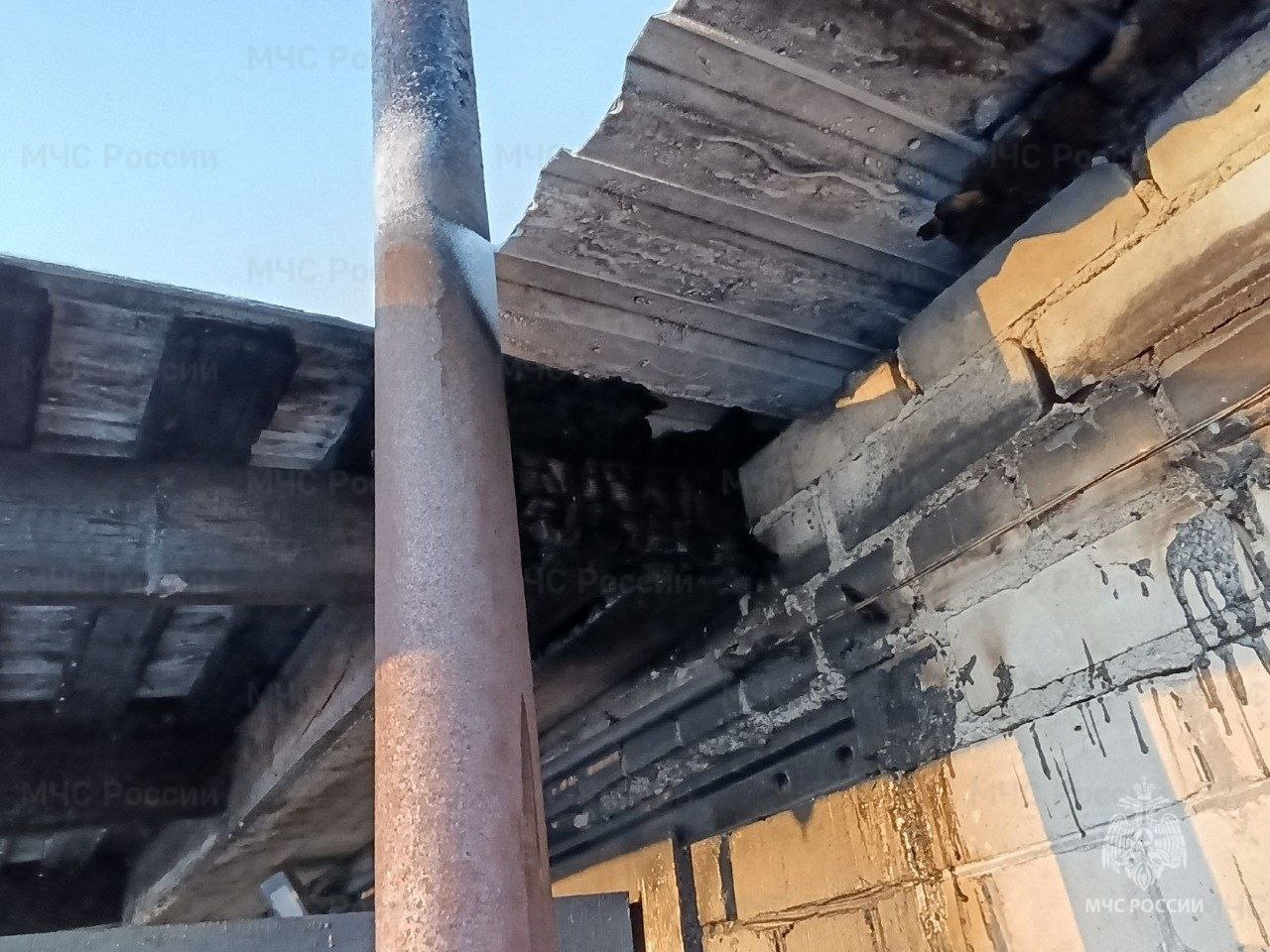 Очередной пожар из-за нарушения правил пожарной безопасности при эксплуатации печи Очередной пожар из-за нарушения правил пожарной безопасности при эксплуатации печи