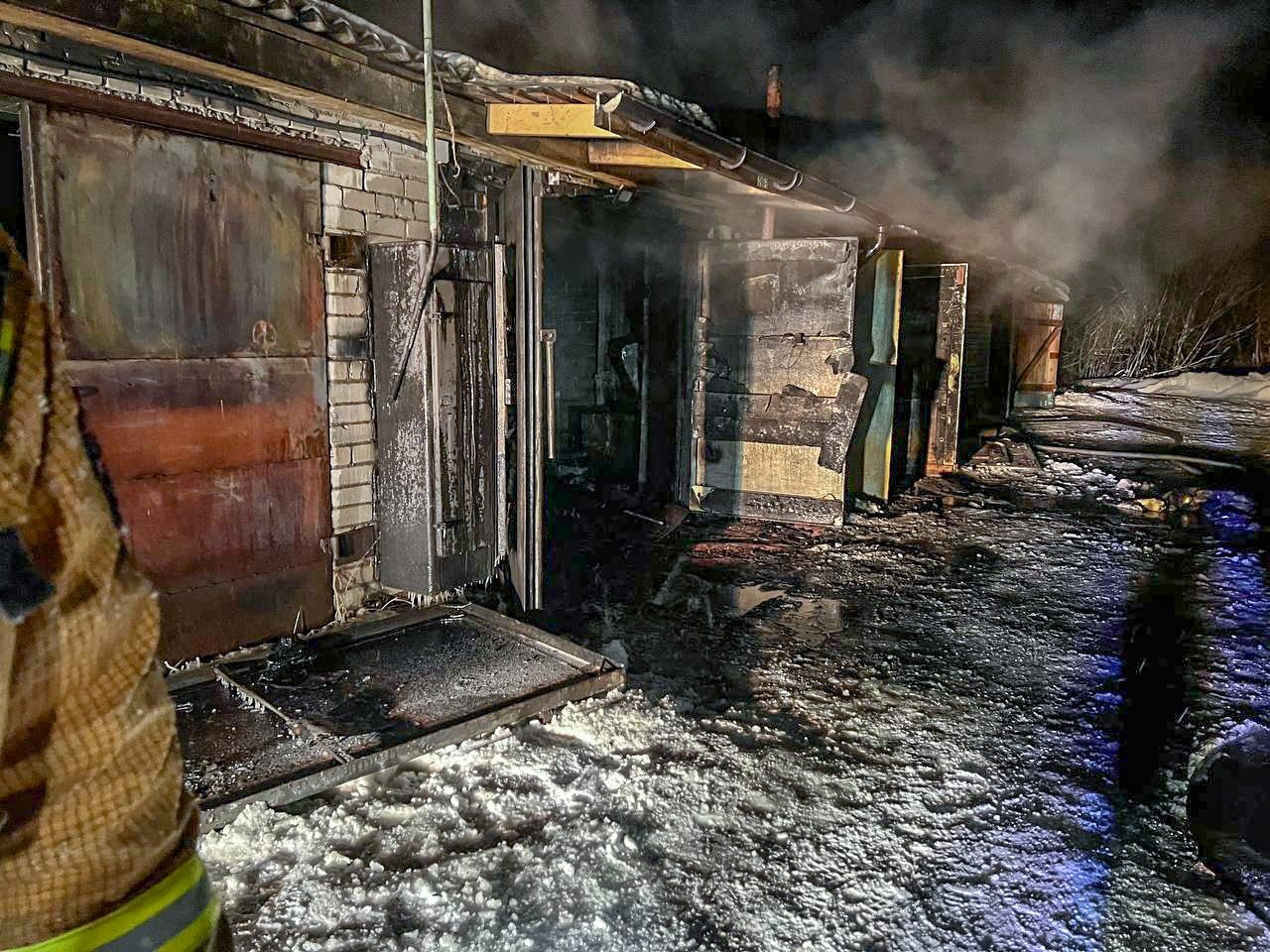 Крупный пожар в гаражном кооперативе произошёл в Котласском округе Крупный пожар в гаражном кооперативе произошёл в Котласском округе