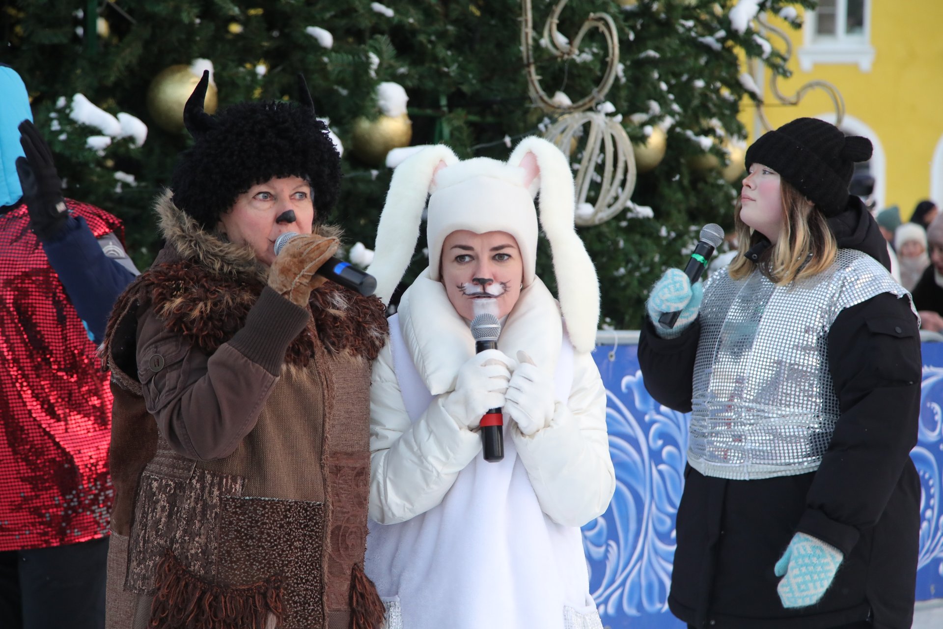 На площади Победы зажгла свои огни главная ёлка Северодвинска На площади Победы зажгла свои огни главная ёлка Северодвинска