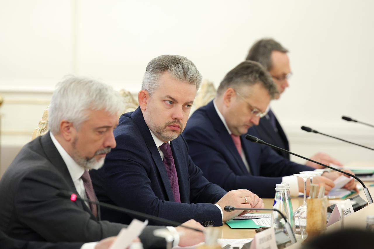 16 декабря в Особняке МИД России под председательством Министра иностранных дел Российской Федерации С.В.Лаврова состоялось 45-е заседание Совета глав субъектов (СГС) Российской Федерации при МИД России по тематике развития... 16 декабря в Особняке МИД России под председательством Министра иностранных дел Российской Федерации С.В.Лаврова состоялось 45-е заседание Совета глав субъектов (СГС) Российской Федерации при МИД России по тематике развития...