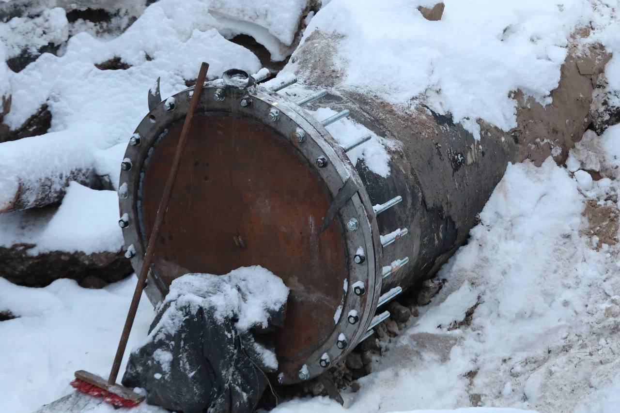 На перекрестке Ломоносова и Вологодской произошла серьезная авария на водоводе 1000 мм. По масштабам она аналогична ситуации трехлетней давности в районе Ломоносова и Карла Либкнехта, когда часть города оставалась без... На перекрестке Ломоносова и Вологодской произошла серьезная авария на водоводе 1000 мм. По масштабам она аналогична ситуации трехлетней давности в районе Ломоносова и Карла Либкнехта, когда часть города оставалась без...