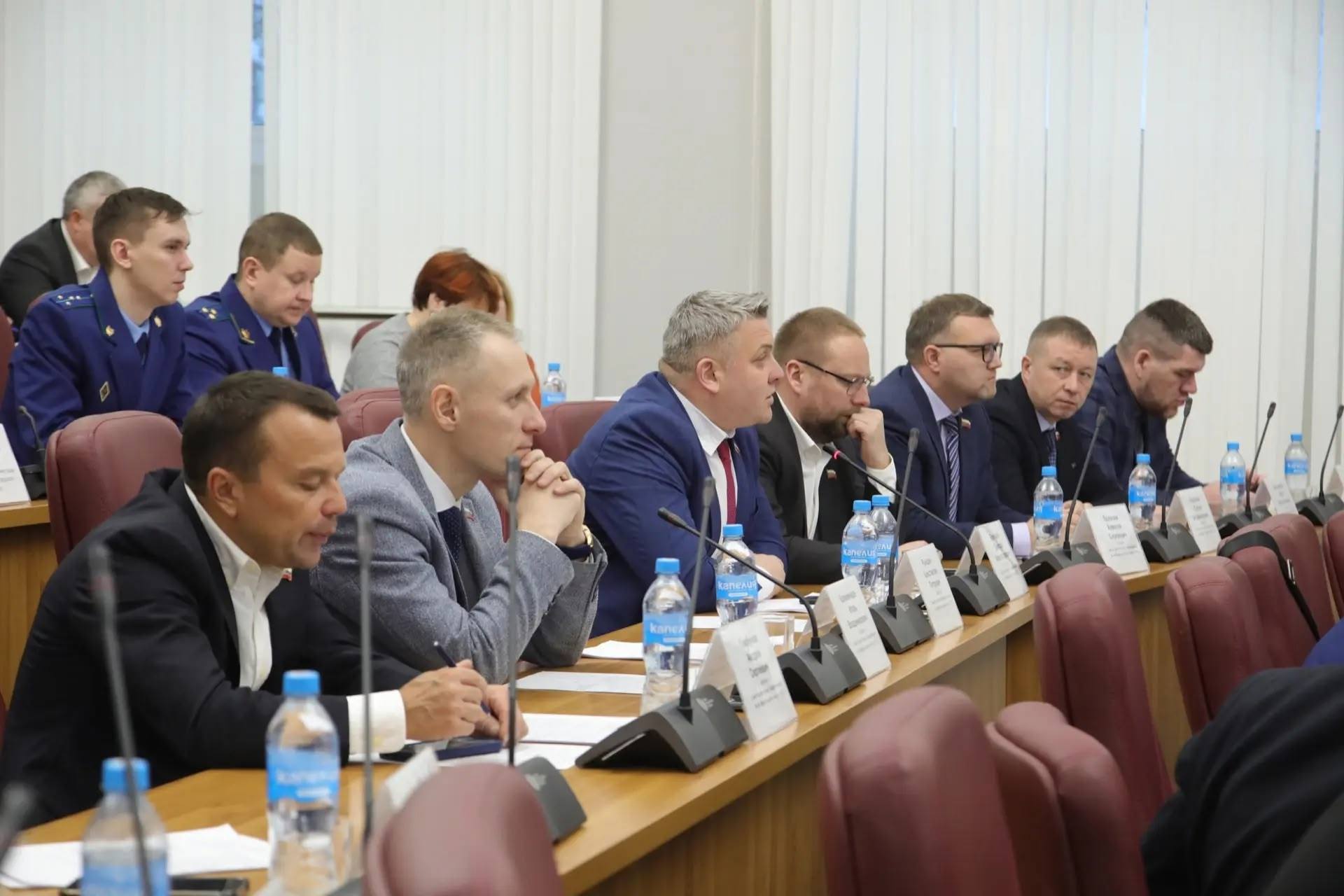 Игорь Арсентьев: Северодвинские депутаты приняли проект городского бюджета на 2026-2028 годы Игорь Арсентьев: Северодвинские депутаты приняли проект городского бюджета на 2026-2028 годы