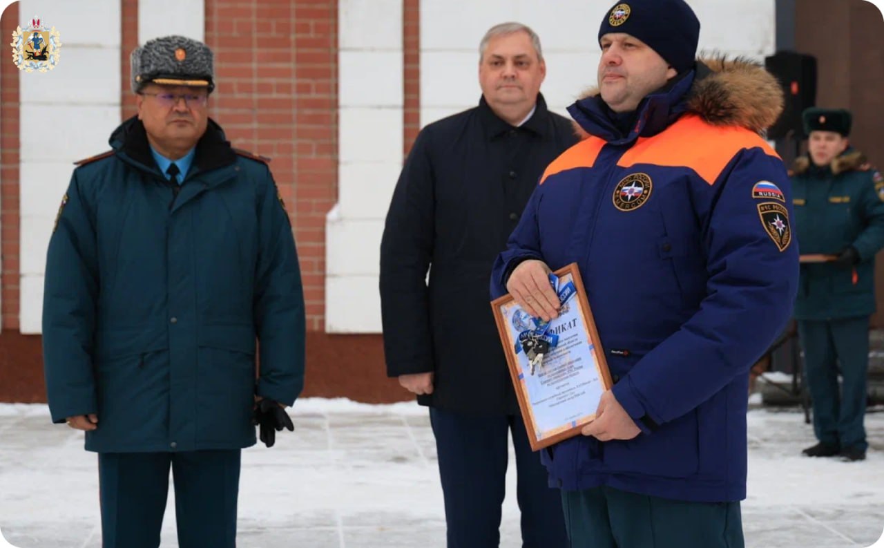 Сегодня подразделениям МЧС России вручили ключи от новой техники Сегодня подразделениям МЧС России вручили ключи от новой техники