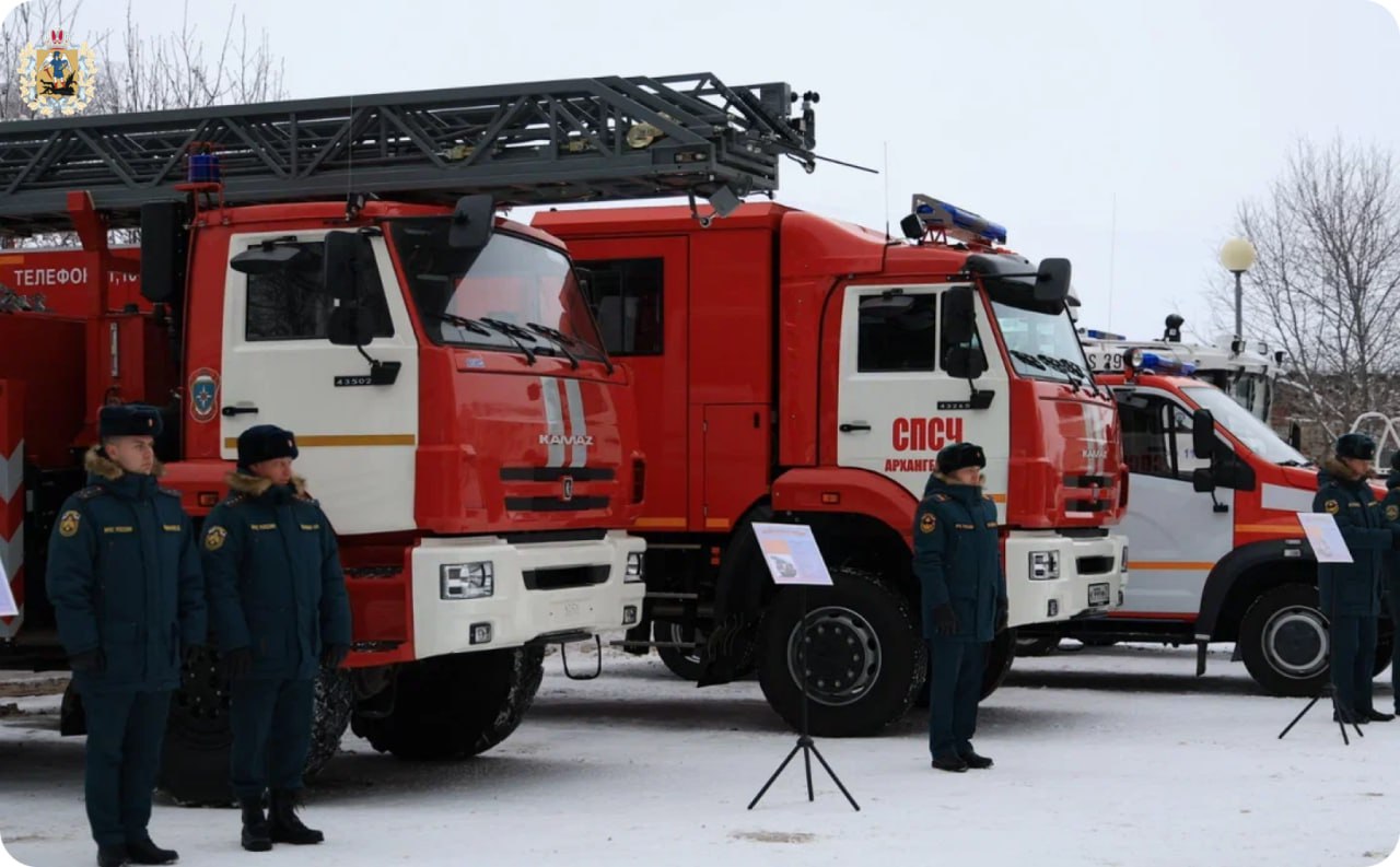 Сегодня подразделениям МЧС России вручили ключи от новой техники Сегодня подразделениям МЧС России вручили ключи от новой техники
