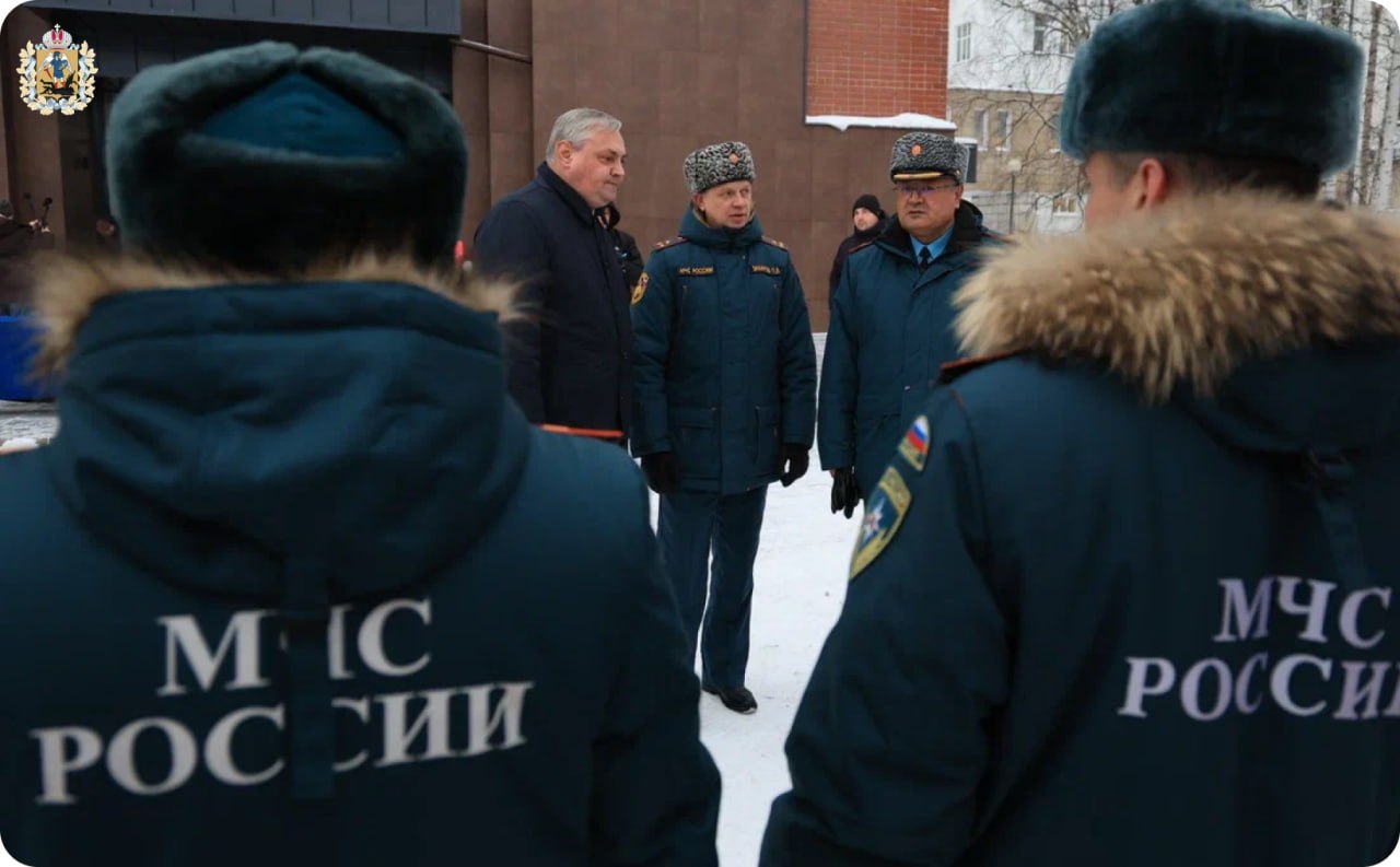 Сегодня подразделениям МЧС России вручили ключи от новой техники Сегодня подразделениям МЧС России вручили ключи от новой техники