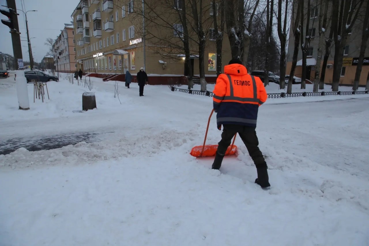 Игорь Арсентьев: На севере погода не только изменчива, но еще и с характером! Несколько дней идет снег и на термометре -2 градуса, в субботу - дождь и +2, а к понедельнику температура опустится до -12 Игорь Арсентьев: На севере погода не только изменчива, но еще и с характером! Несколько дней идет снег и на термометре -2 градуса, в субботу - дождь и +2, а к понедельнику температура опустится до -12
