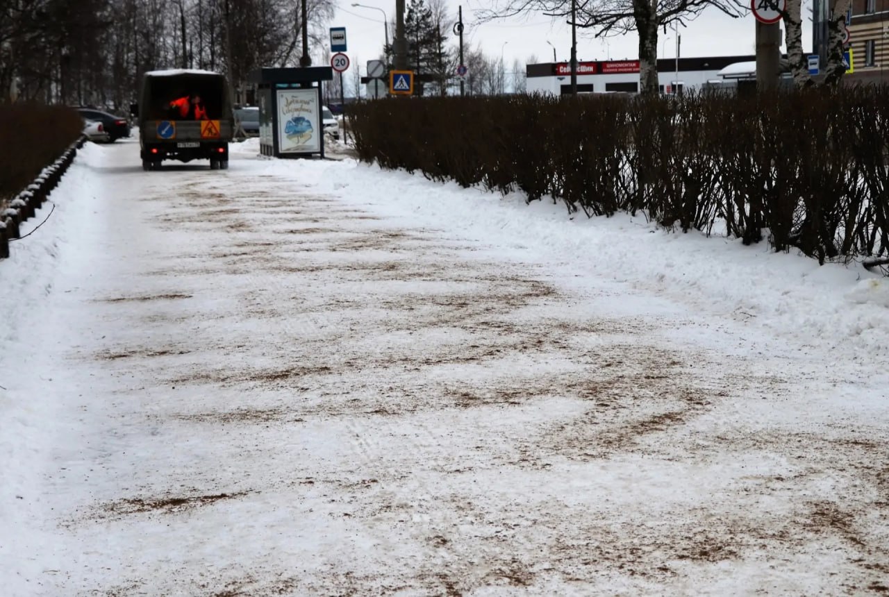 Игорь Арсентьев: На севере погода не только изменчива, но еще и с характером! Несколько дней идет снег и на термометре -2 градуса, в субботу - дождь и +2, а к понедельнику температура опустится до -12 Игорь Арсентьев: На севере погода не только изменчива, но еще и с характером! Несколько дней идет снег и на термометре -2 градуса, в субботу - дождь и +2, а к понедельнику температура опустится до -12