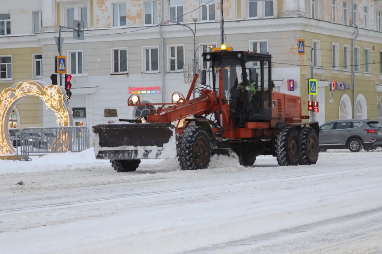 Игорь Арсентьев: На севере погода не только изменчива, но еще и с характером! Несколько дней идет снег и на термометре -2 градуса, в субботу - дождь и +2, а к понедельнику температура опустится до -12 Игорь Арсентьев: На севере погода не только изменчива, но еще и с характером! Несколько дней идет снег и на термометре -2 градуса, в субботу - дождь и +2, а к понедельнику температура опустится до -12