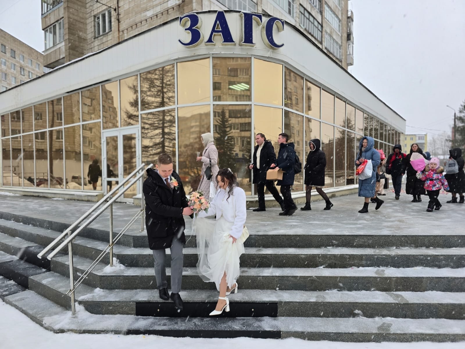 Сегодня свой профессиональный праздник отмечают работники ЗАГСа! Сегодня свой профессиональный праздник отмечают работники ЗАГСа!