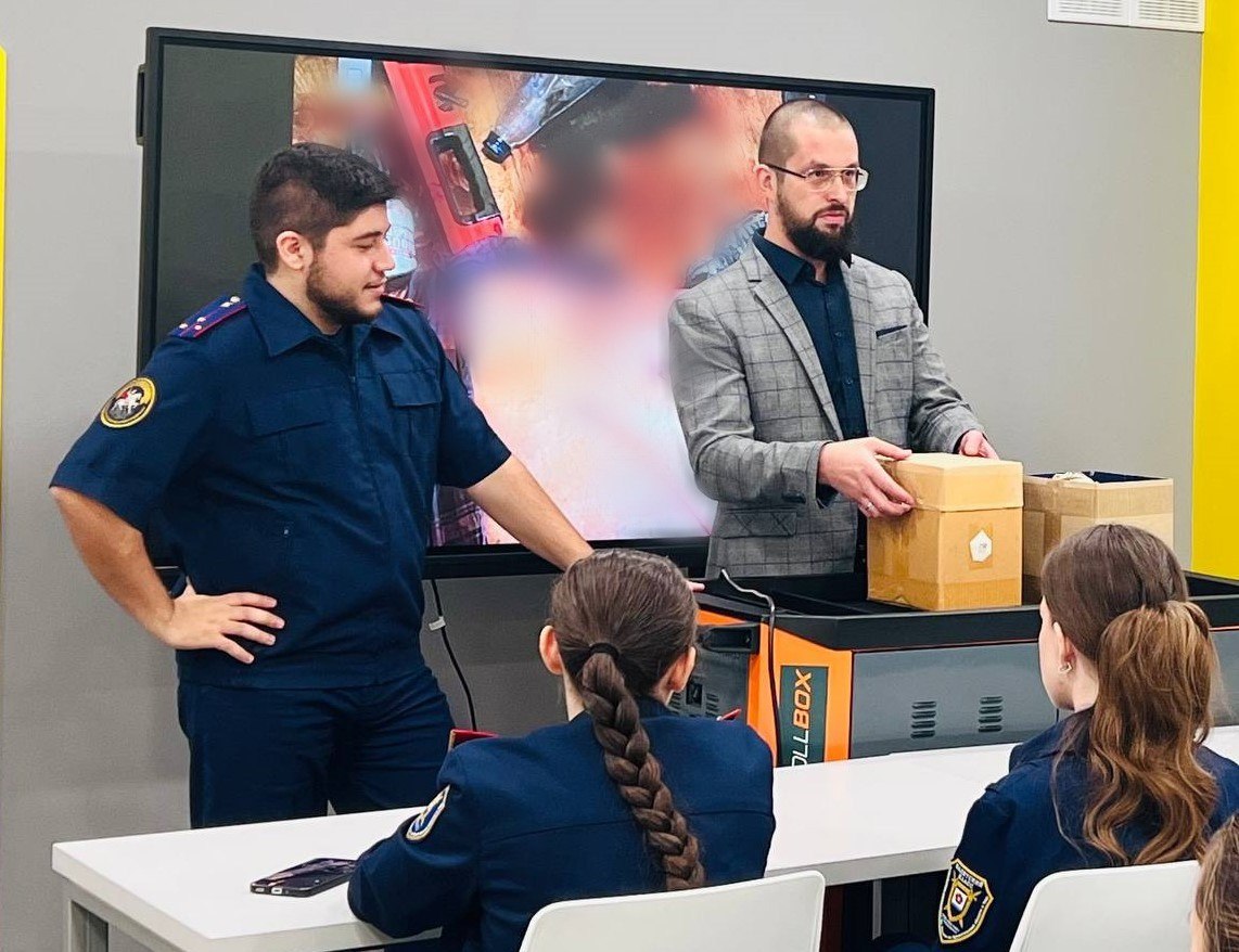 Следователь следственного отдела по городу Северодвинску организовал практическое занятие для учащихся кадетского класса Следователь следственного отдела по городу Северодвинску организовал практическое занятие для учащихся кадетского класса