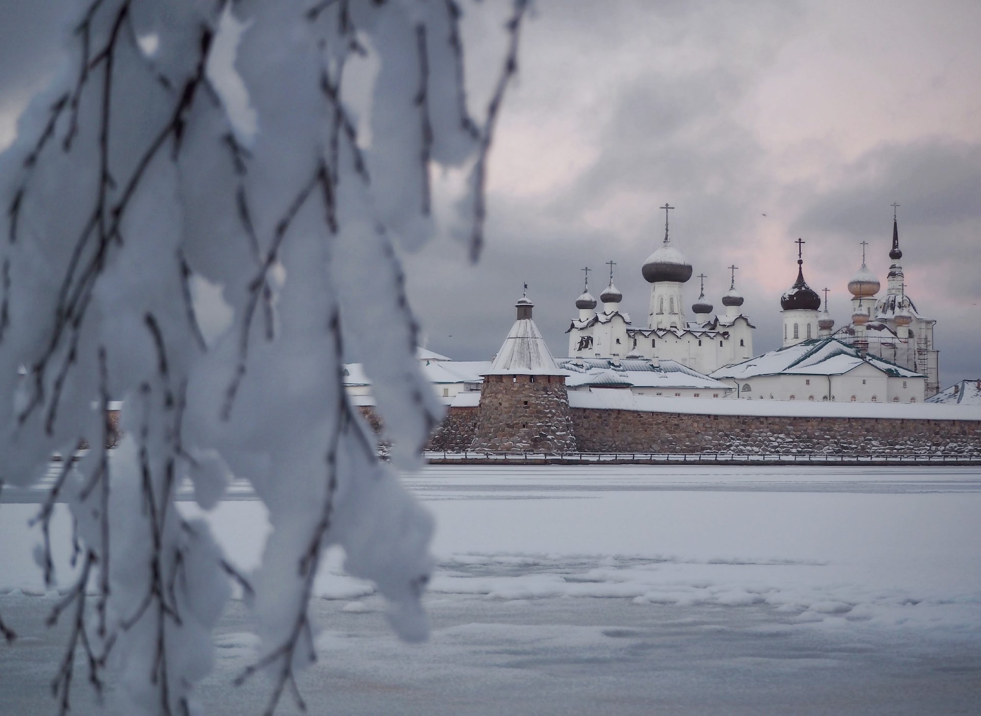 Декабрь. Молчаливые пейзажи Соловков окутаны мягким светом Декабрь. Молчаливые пейзажи Соловков окутаны мягким светом