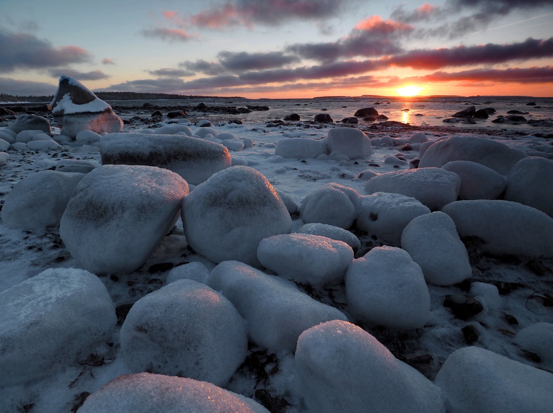 Декабрь. Молчаливые пейзажи Соловков окутаны мягким светом Декабрь. Молчаливые пейзажи Соловков окутаны мягким светом