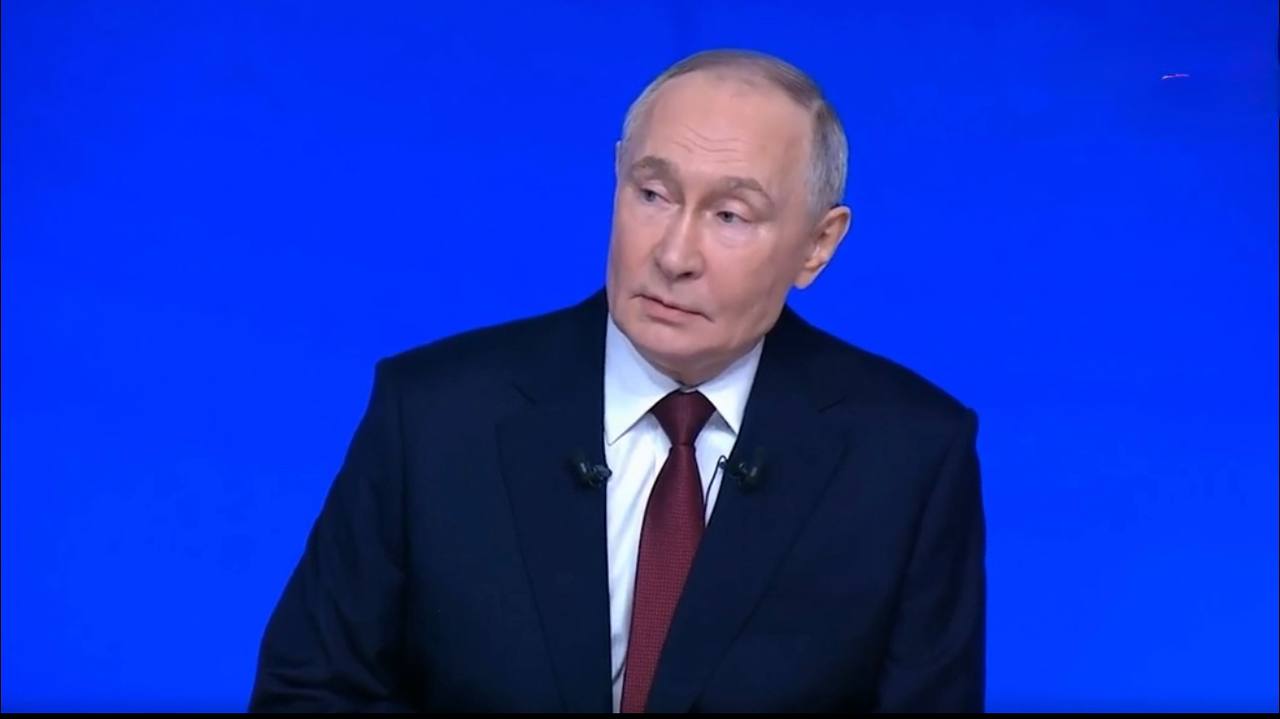 Президент РФ Владимир Путин провел традиционную прямую линию и подвел итоги года