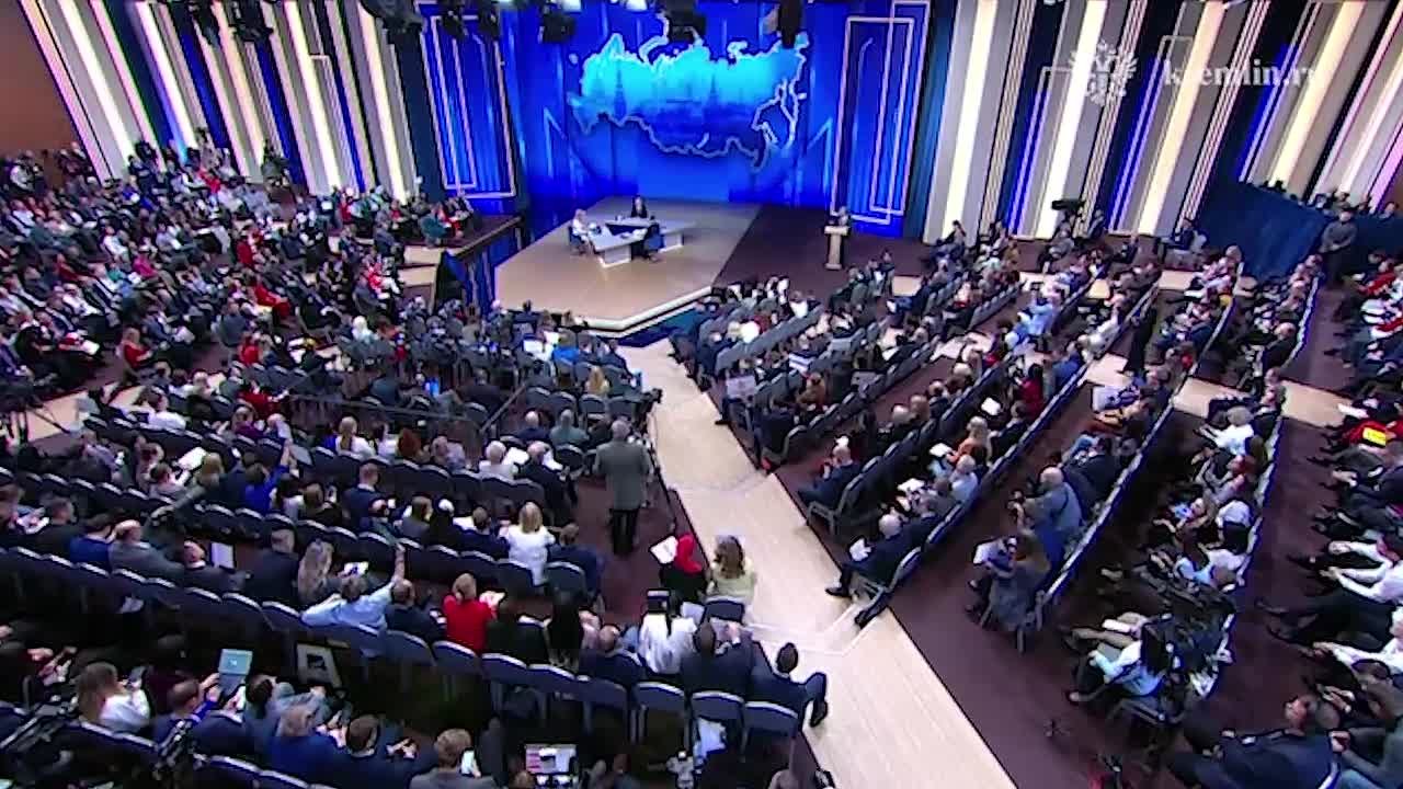 Владимир Путин на прямой линии призвал россиян сразу класть трубку, если им по телефону начинают говорить о деньгах и имуществе