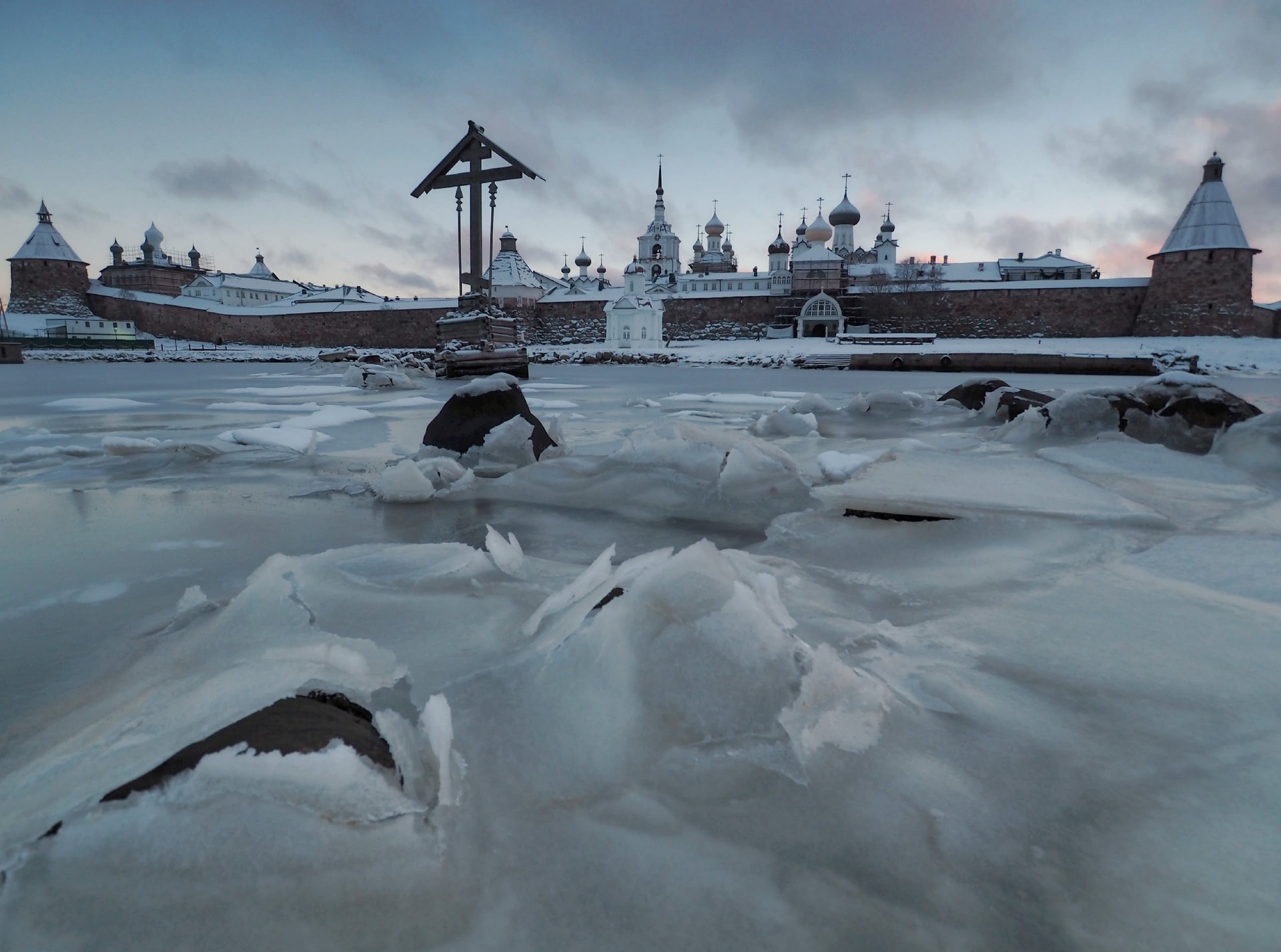 Декабрь. Молчаливые пейзажи Соловков окутаны мягким светом Декабрь. Молчаливые пейзажи Соловков окутаны мягким светом