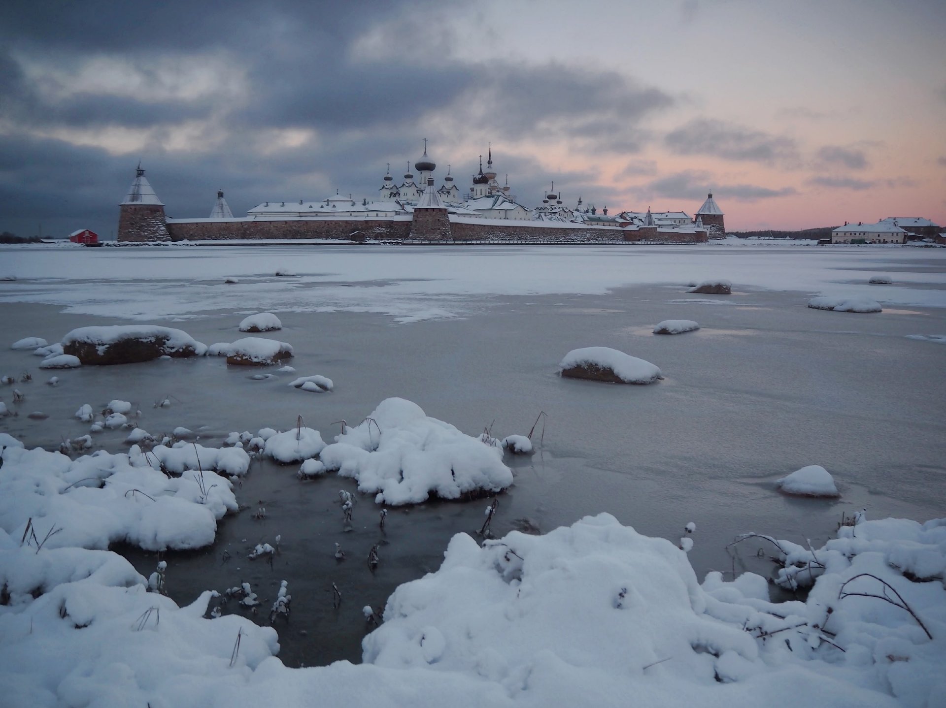 Декабрь. Молчаливые пейзажи Соловков окутаны мягким светом Декабрь. Молчаливые пейзажи Соловков окутаны мягким светом