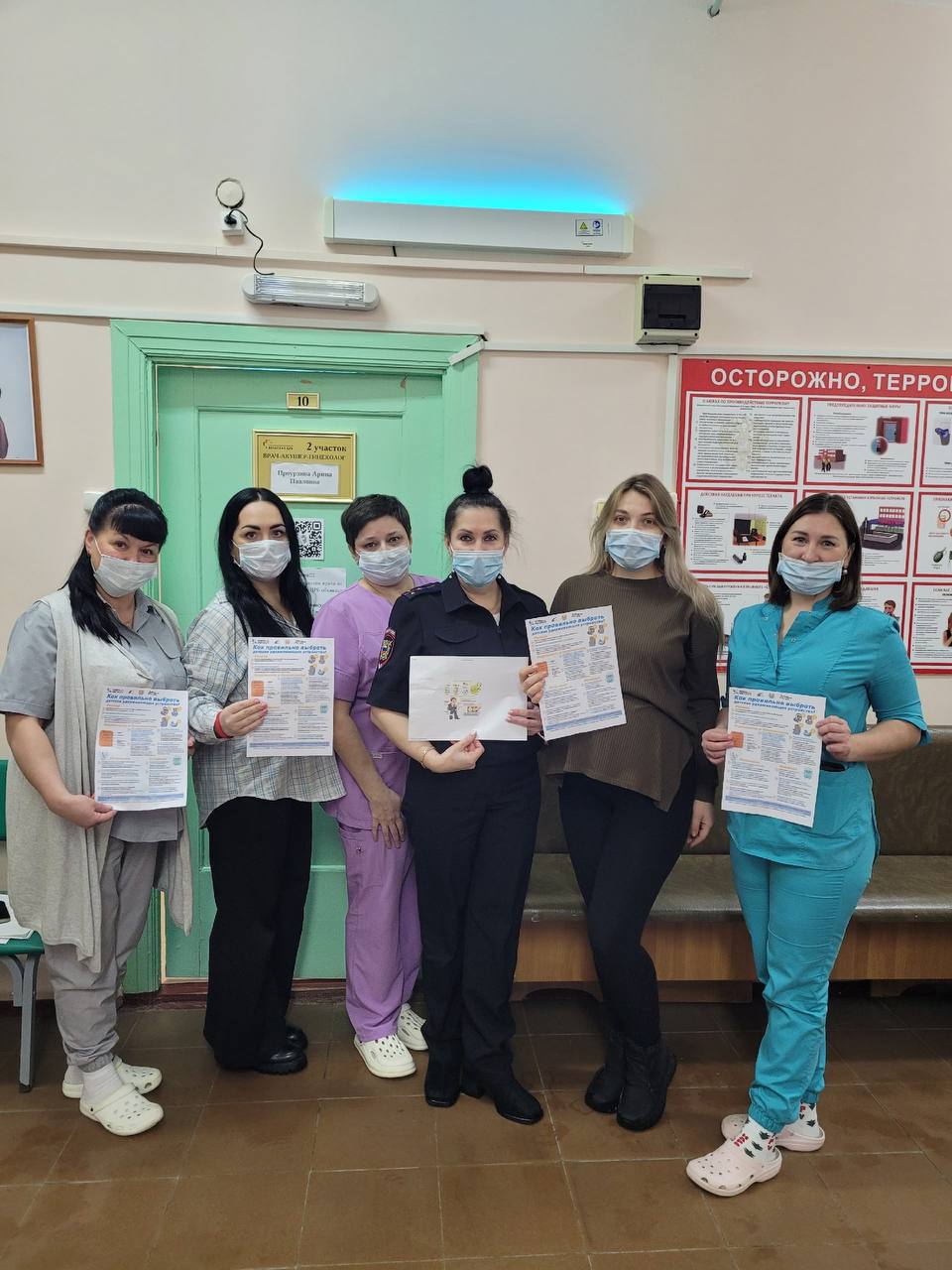 Сотрудники Госавтоинспекции Отд МВД России «Вилегодское» и представители Ильинской средней школы провели встречи с посетителями больницы, чтобы напомнить о важности соблюдения правил дорожного движения Сотрудники Госавтоинспекции Отд МВД России «Вилегодское» и представители Ильинской средней школы провели встречи с посетителями больницы, чтобы напомнить о важности соблюдения правил дорожного движения