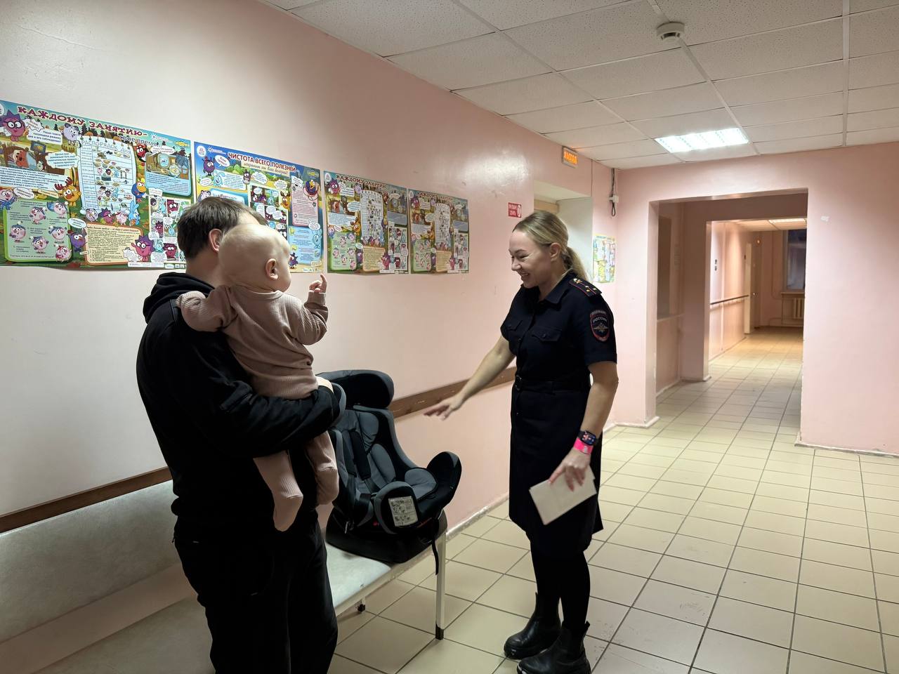 Сотрудники Госавтоинспекции Отд МВД России «Вилегодское» и представители Ильинской средней школы провели встречи с посетителями больницы, чтобы напомнить о важности соблюдения правил дорожного движения