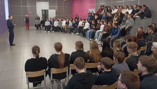 Следователь принял участие в профилактических мероприятиях для школьников