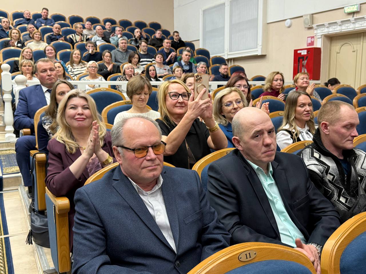 Энергетиков Архангельска в торжественной обстановке поздравили с профессиональным праздником, отличникам труда вручили заслуженные награды! Энергетиков Архангельска в торжественной обстановке поздравили с профессиональным праздником, отличникам труда вручили заслуженные награды!