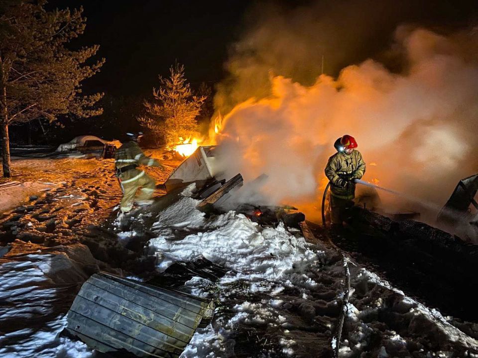 Крупный пожар с угрозой жилому дому ликвидирован в Устьянском округе