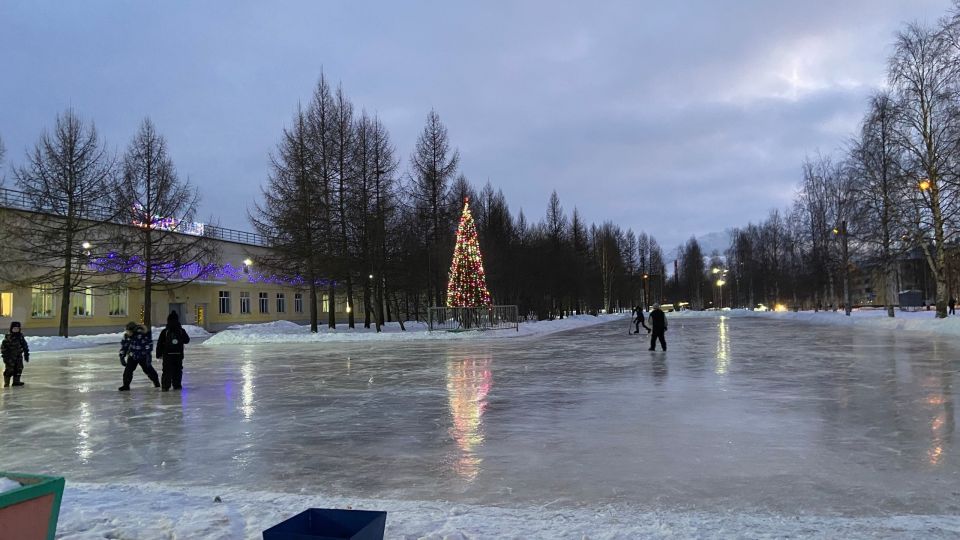 Открылся бесплатный каток у ФСК Личутина на ул. Химиков, 4!
