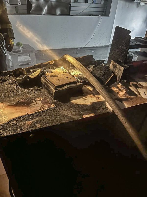 В Вельске во время ремонта в сервисном загорелся смартфон