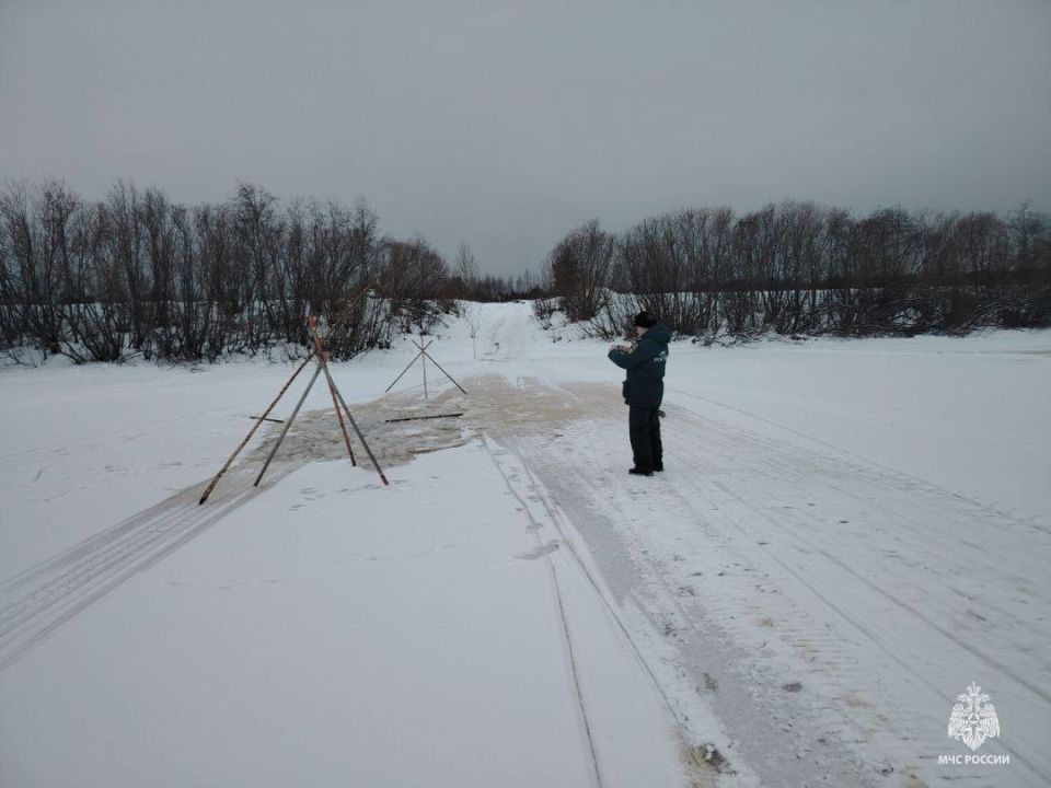 В Онежском районе под лёд провалился трактор, судьба тракториста не известна