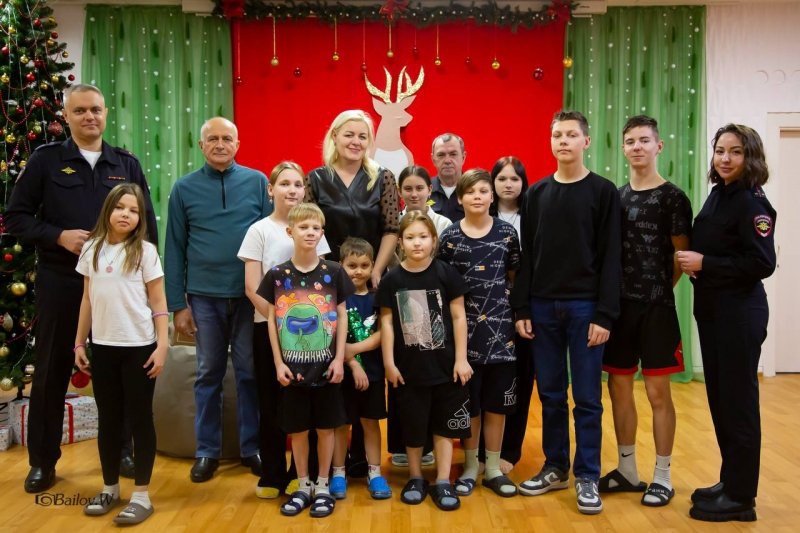 Северодвинские полицейские присоединились к Всероссийской акции «Полицейский Дед Мороз» Северодвинские полицейские присоединились к Всероссийской акции «Полицейский Дед Мороз»