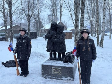 В Онеге состоялось торжественное открытие памятника «Дети войны»
