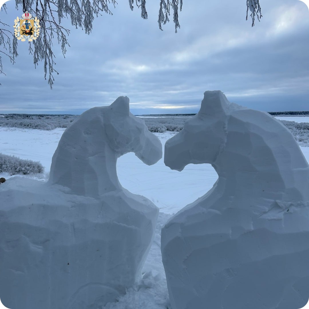 Замечательных коней мастерит рядом с Верхнетоемским краеведческим музеем Николай Николаевич Голубев Замечательных коней мастерит рядом с Верхнетоемским краеведческим музеем Николай Николаевич Голубев