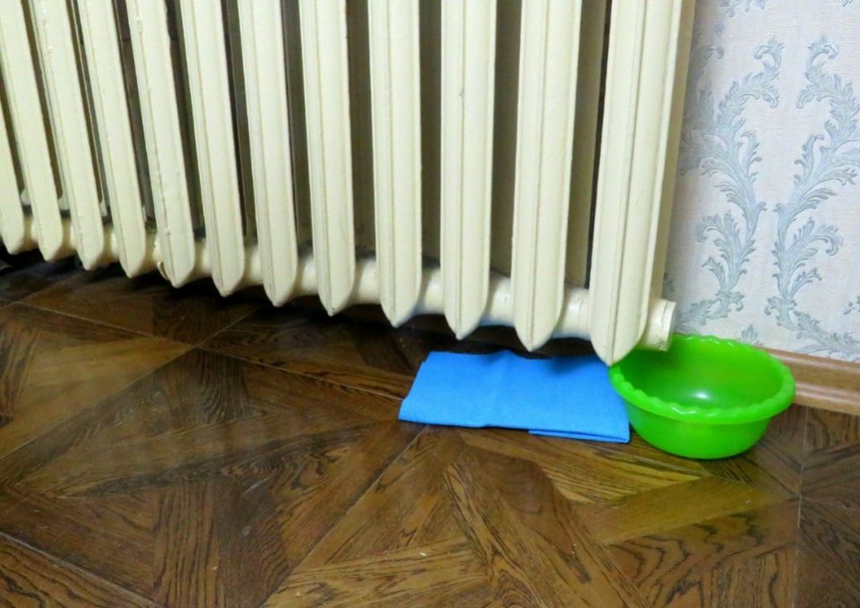 Когда радиаторы отопления могут стать причиной споров с Фондом капремонта?