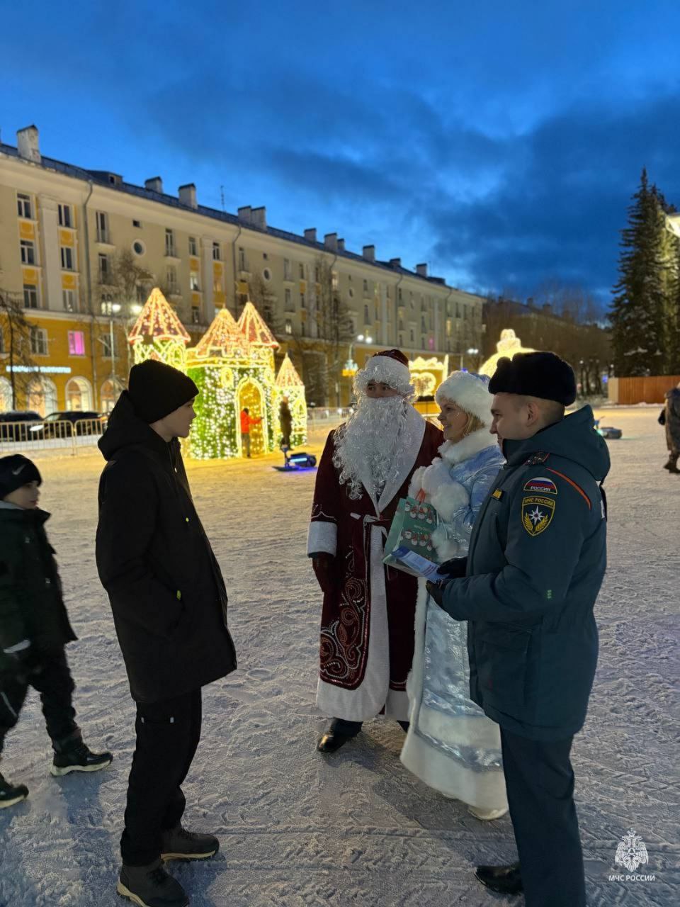 На главной площади в Северодвинске происходила магия! И не просто магия, а магия безопасного Нового года! На главной площади в Северодвинске происходила магия! И не просто магия, а магия безопасного Нового года!