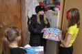 В рамках Всероссийской акции «Полицейский Дед Мороз» стражи порядка не только дарят подарки детям, но и получают от них сюрпризы